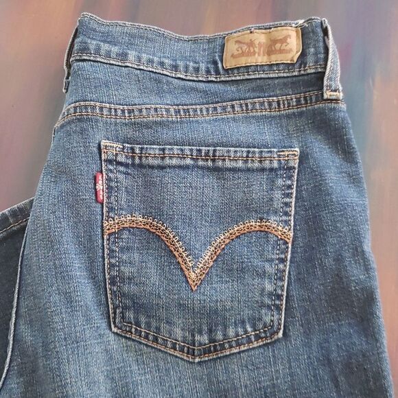 EUC Levi's Womens Boot Leg Jeans - 30" x 29" - Picture 2 of 10